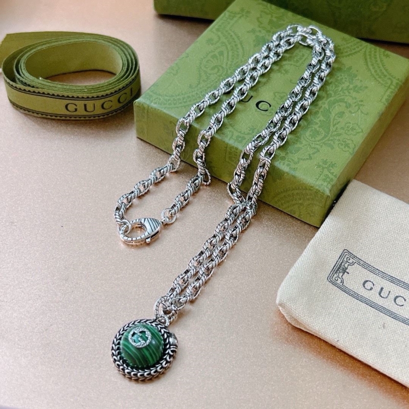 G*u*i necklaces